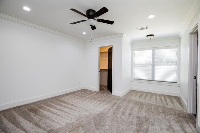 Building Photo - 3 S Castle Oaks Ct