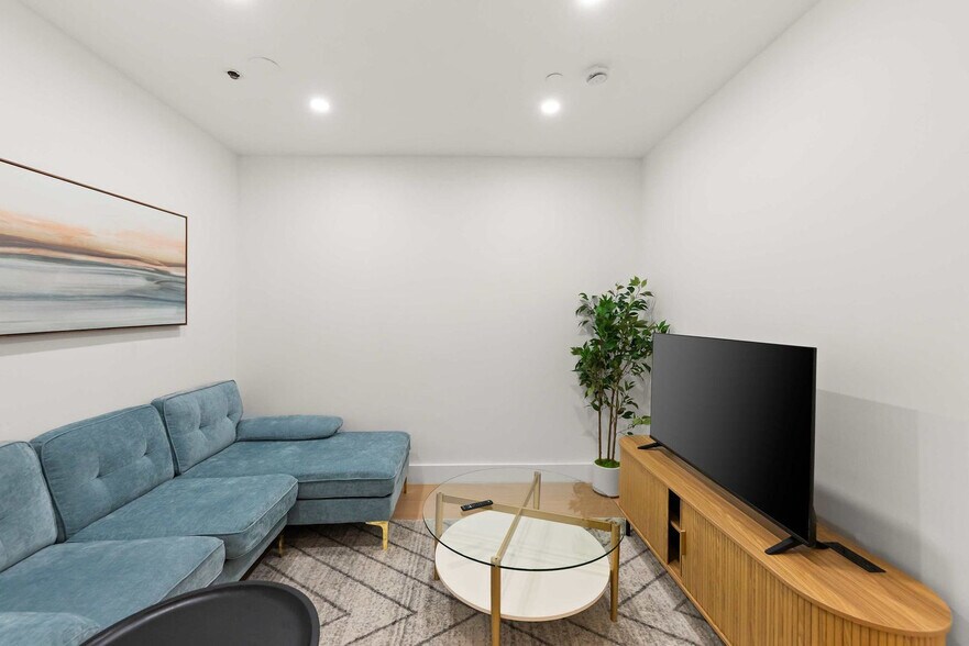 Building Photo - 19 St Marks Pl