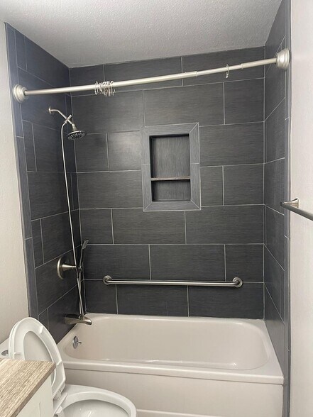 Building Photo - 2600 Jones Rd