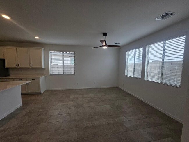 Building Photo - 548 Fremont Pass