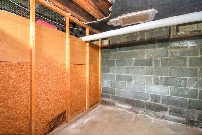 Building Photo - 1540 Memorial Ave