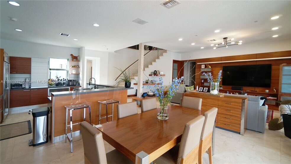 Building Photo - 7031 NW 113th Ct