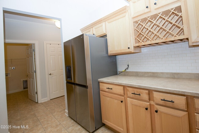 Building Photo - 768 Gold Finch Way