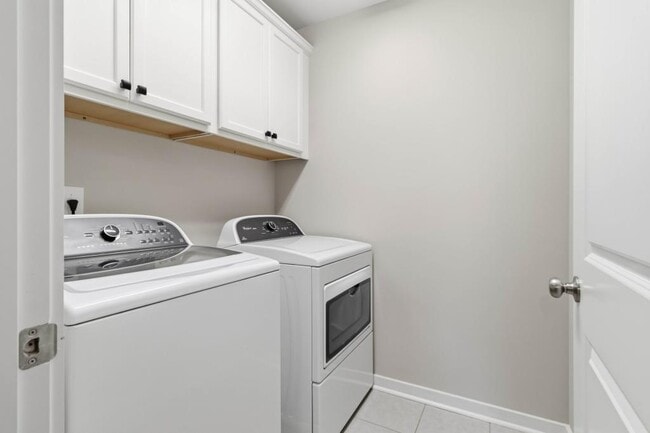 Building Photo - 730 Elmbrook Dr