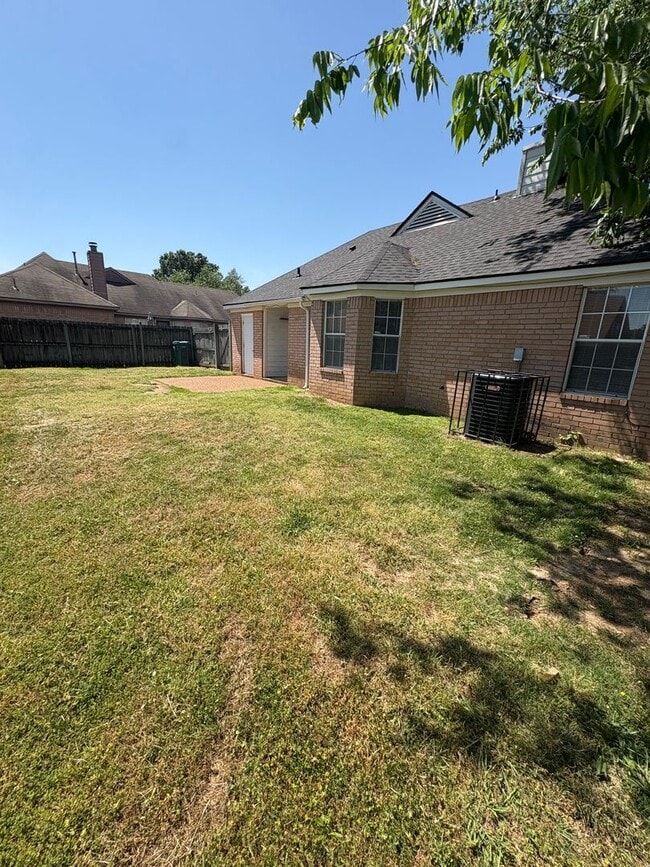 Building Photo - 5384 Farm Ridge Dr