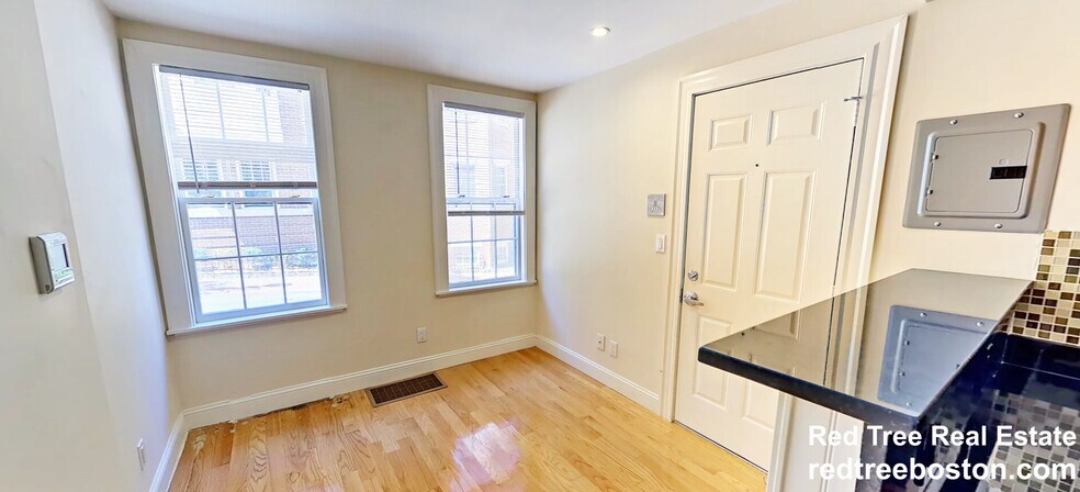 Building Photo - 61 Joy St