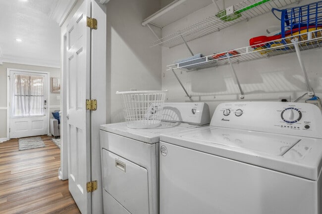 Building Photo - 426 Russell Ave