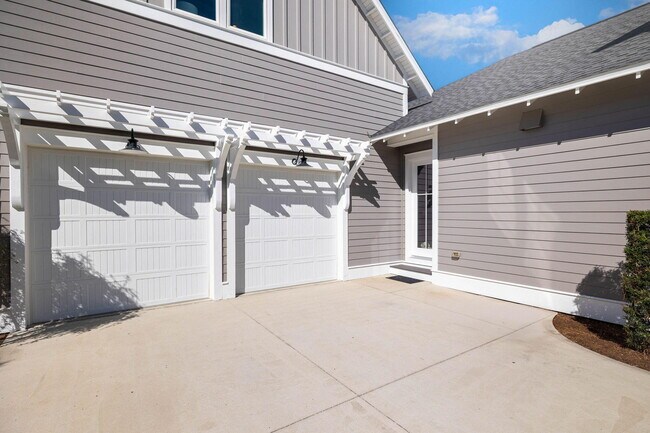 Building Photo - 141 Sandchase Cir