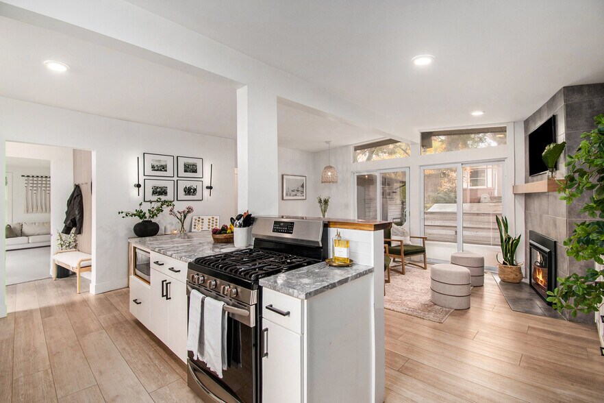 Building Photo - 1155 Carpenter Ave NW