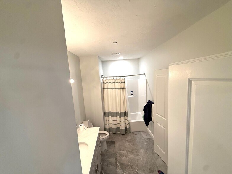 Building Photo - 320 Middlesex Ave