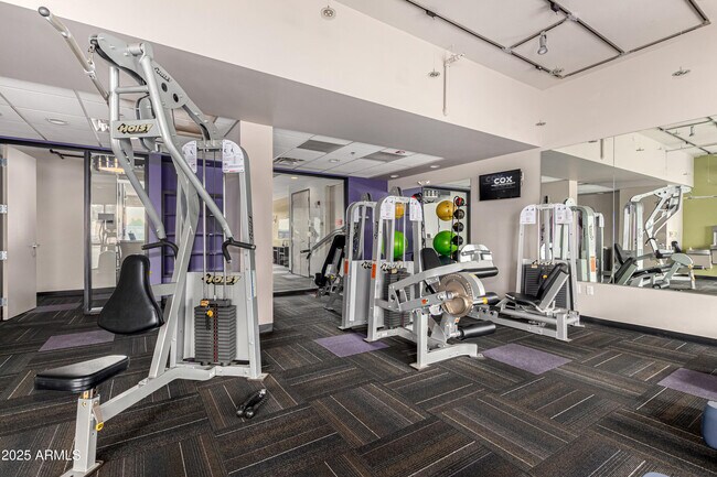 Building Photo - 535 W Thomas Rd