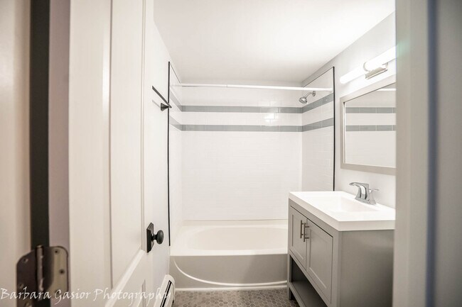 Building Photo - 835 Pearson St