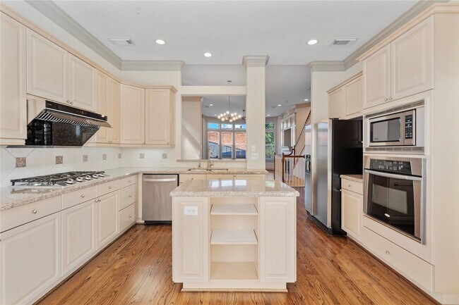 Building Photo - 1515 Hyde Park Blvd