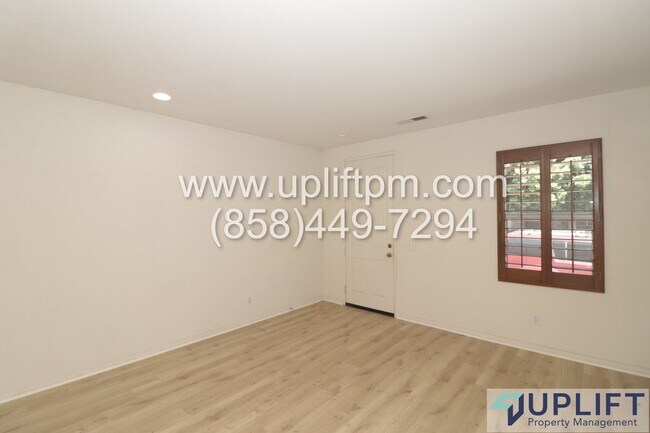 Building Photo - 4 bedroom 2.5 bathroom home in Chula Vista...