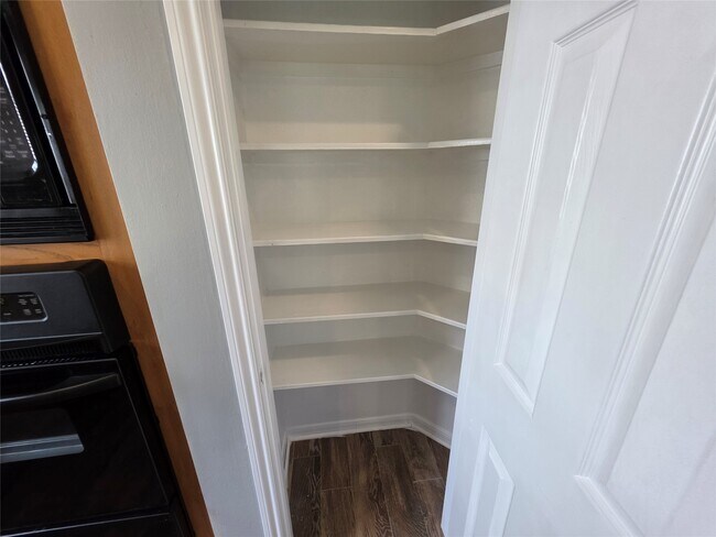 Building Photo - 19 Evening Song Ct