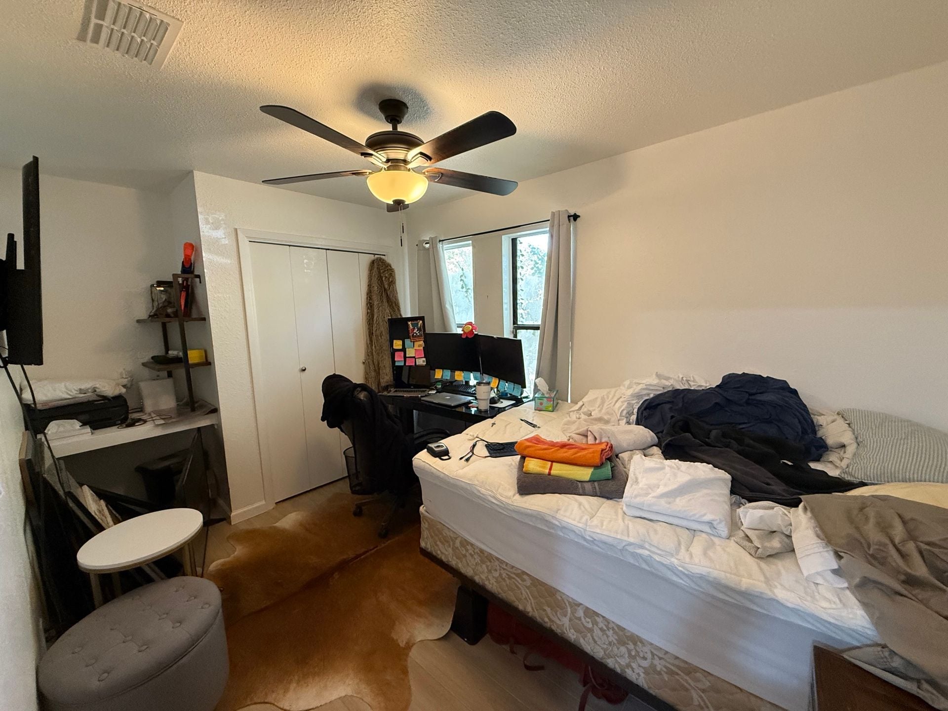 Building Photo - Room in House on Southwest Dr