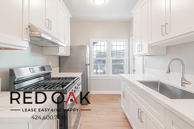 Building Photo - 1623 W 39th Pl