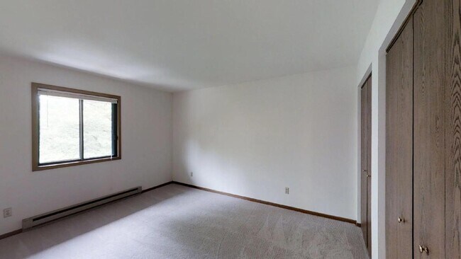 Building Photo - Lower 2 Bedroom 2 Bathroom Apartment Available