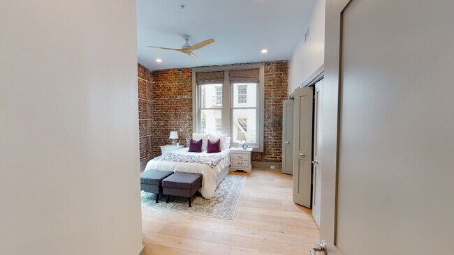 Building Photo - 353 Baronne Street