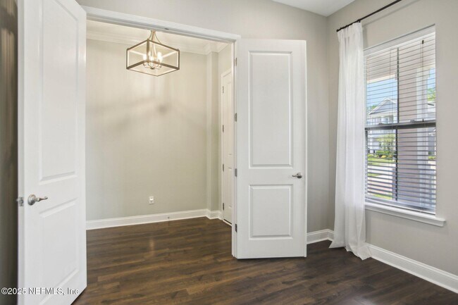 Building Photo - 439 Pelican Pointe Rd