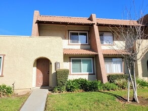Building Photo - Nice 2-Story 2-Bedroom Condo Available in Grand Terrace!