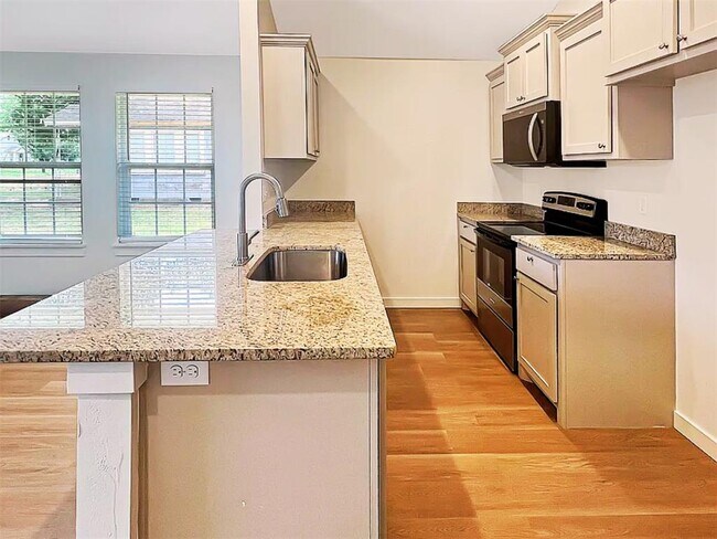 Building Photo - 205 SW 17th St