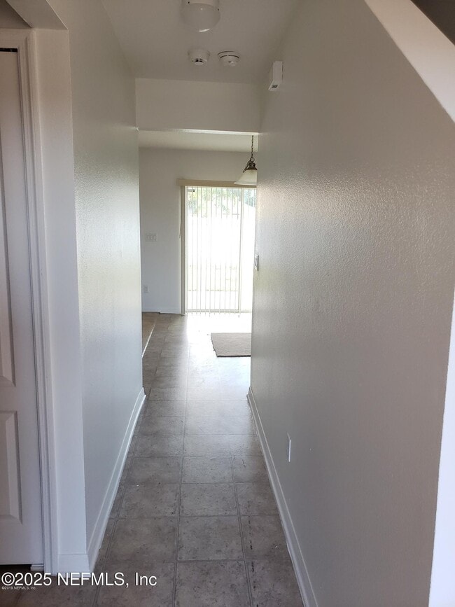 Building Photo - 10310 Magnolia Hills Dr