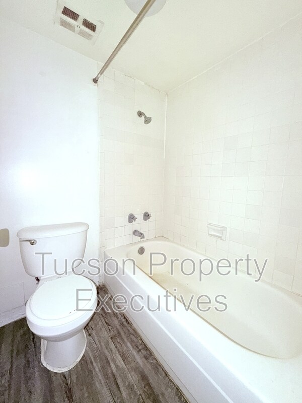 Building Photo - 20 N Leonora Ave