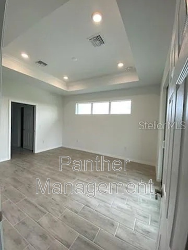 Building Photo - 290 Overbrook St