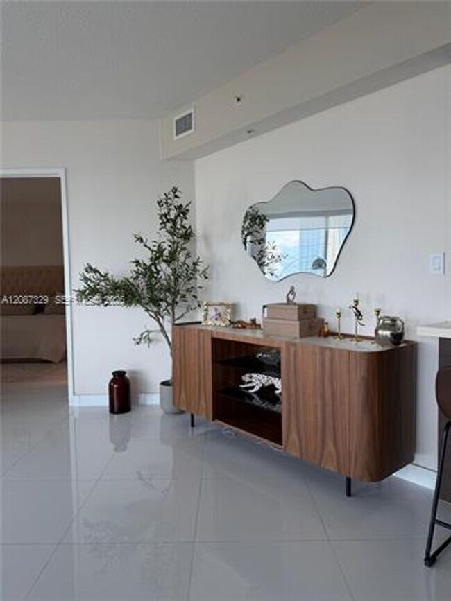 Building Photo - 200 Sunny Isles Blvd