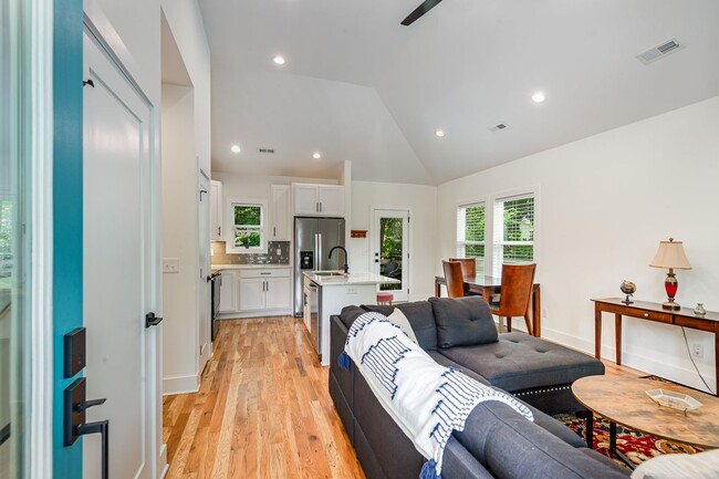 Building Photo - Modern Nations Home | 2 Bed, 2 Bath | 900 ...