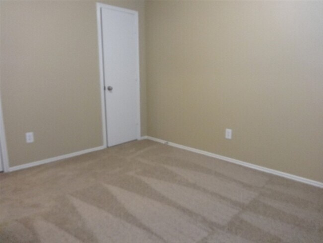 Building Photo - 8918 Farm Ridge Ln