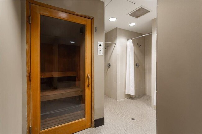 Building Photo - 1101 Juniper St NE