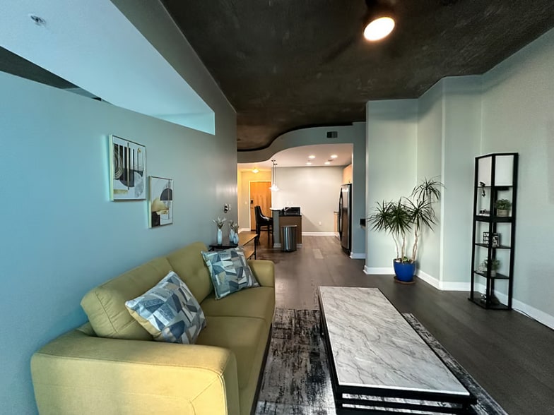 Building Photo - 400 W Peachtree St NW