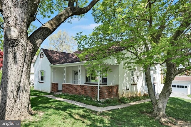 Building Photo - 27 Roselle Ave
