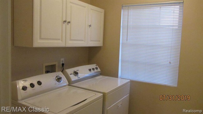 Building Photo - 9026 Newport Way