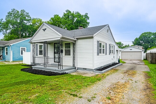 Building Photo - 2232 E Riverside Dr