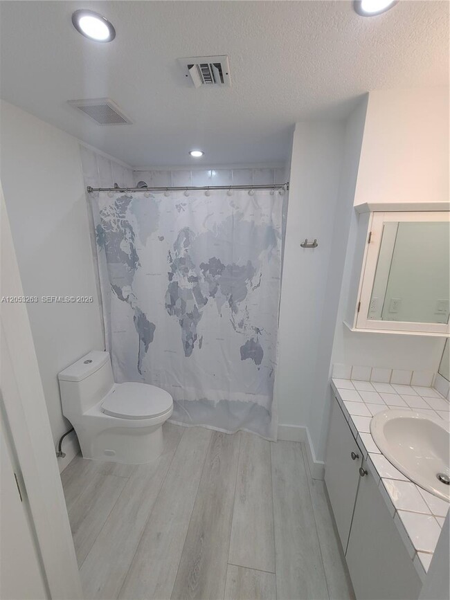 Building Photo - 3500 Coral Wy