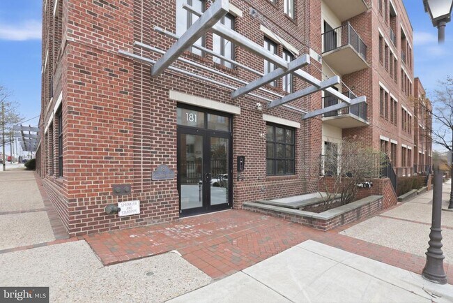 Building Photo - 181 E Reed Ave