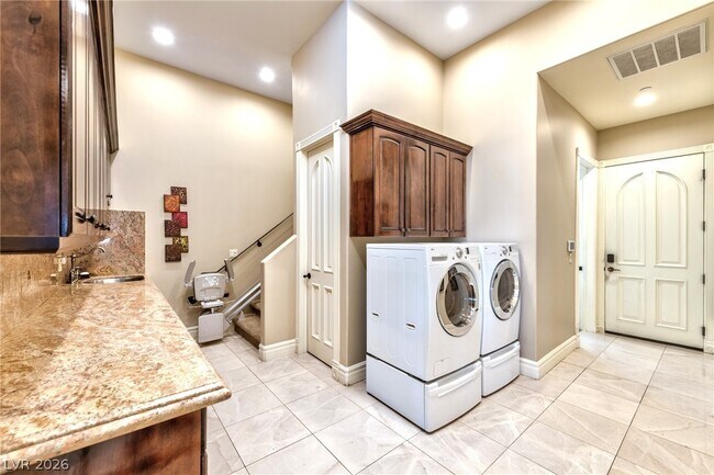 Building Photo - 1581 Villa Rica Dr