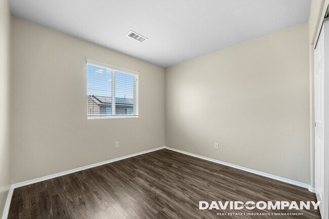 Building Photo - 1105 N Yucca Ave
