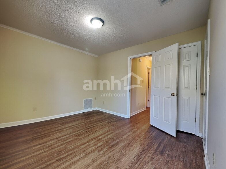 Building Photo - 5802 Eagleston Dr