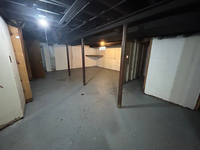 Building Photo - LARGE WESTSIDE FULLY REHABBED HOME -  3 be...