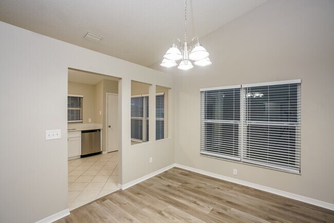 Building Photo - 5208 Oceanside Ct