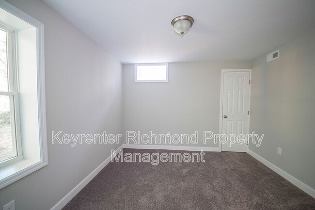 Building Photo - 1001 Colonial Ave