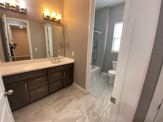Building Photo - Incredible Home in Parker