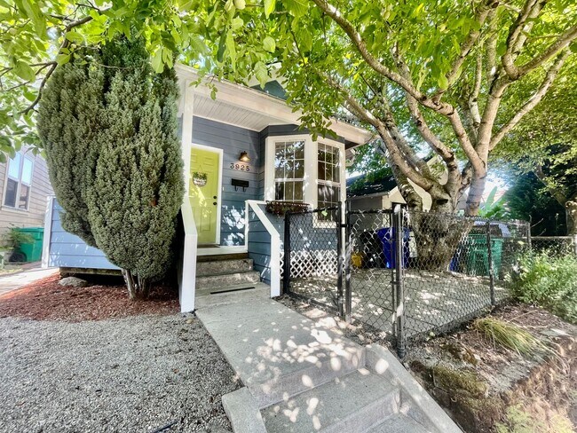 Building Photo - Prime Location! Modern 2BD/1 BA with A/C & EV Charging Steps from Mississippi