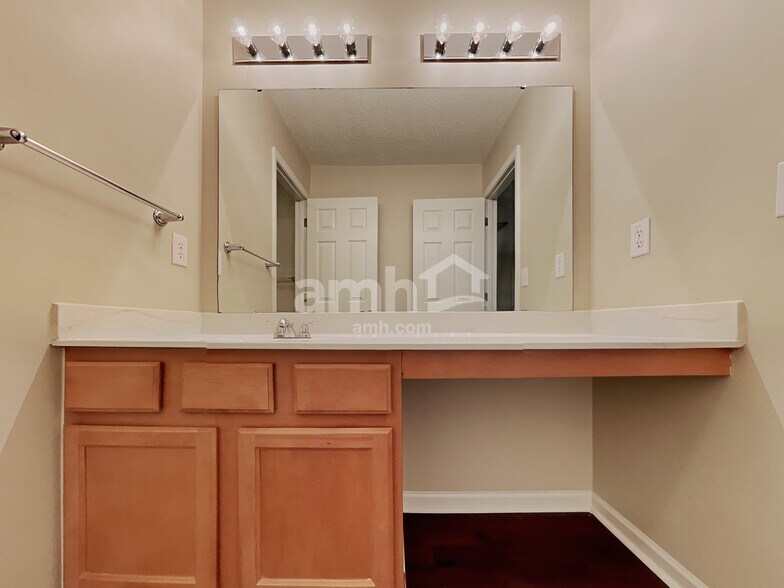 Building Photo - 347 Dogwood Creek Pl