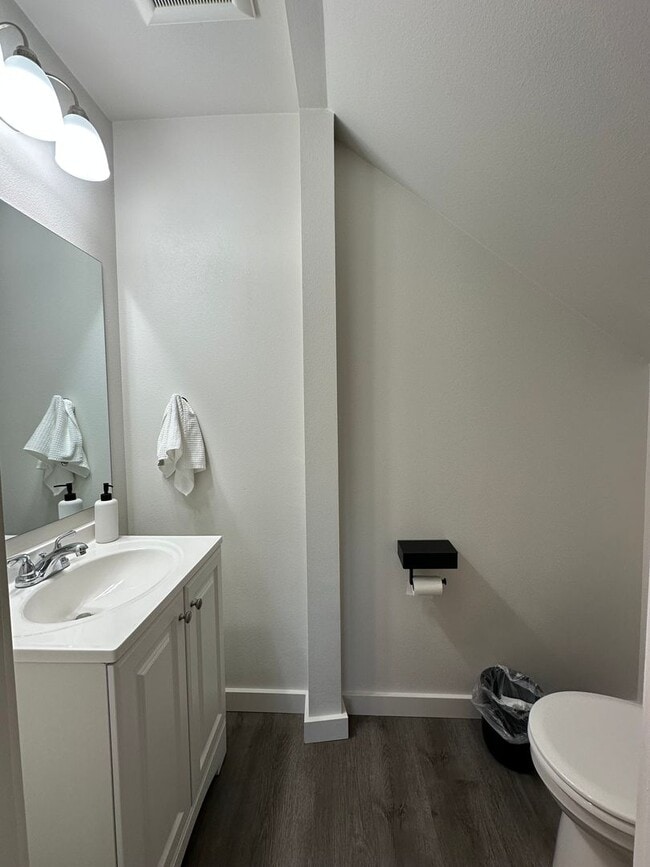 Building Photo - 527 Canterbury Ln