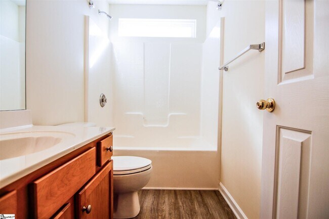 Building Photo - 8 Sunfield Ct